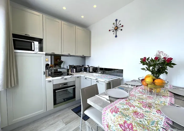 Sunrise Balcony Apartman *