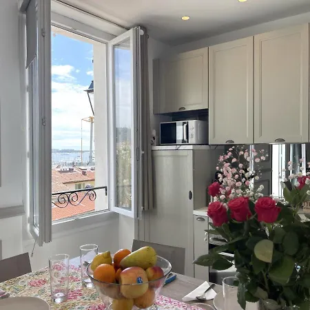 Sunrise Balcony Apartman