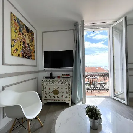 Sunrise Balcony Apartman *